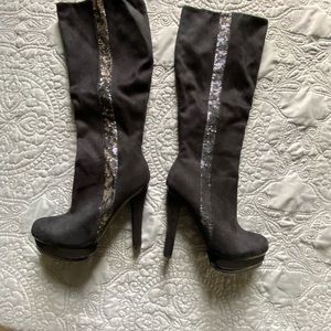 JLo boots size 6